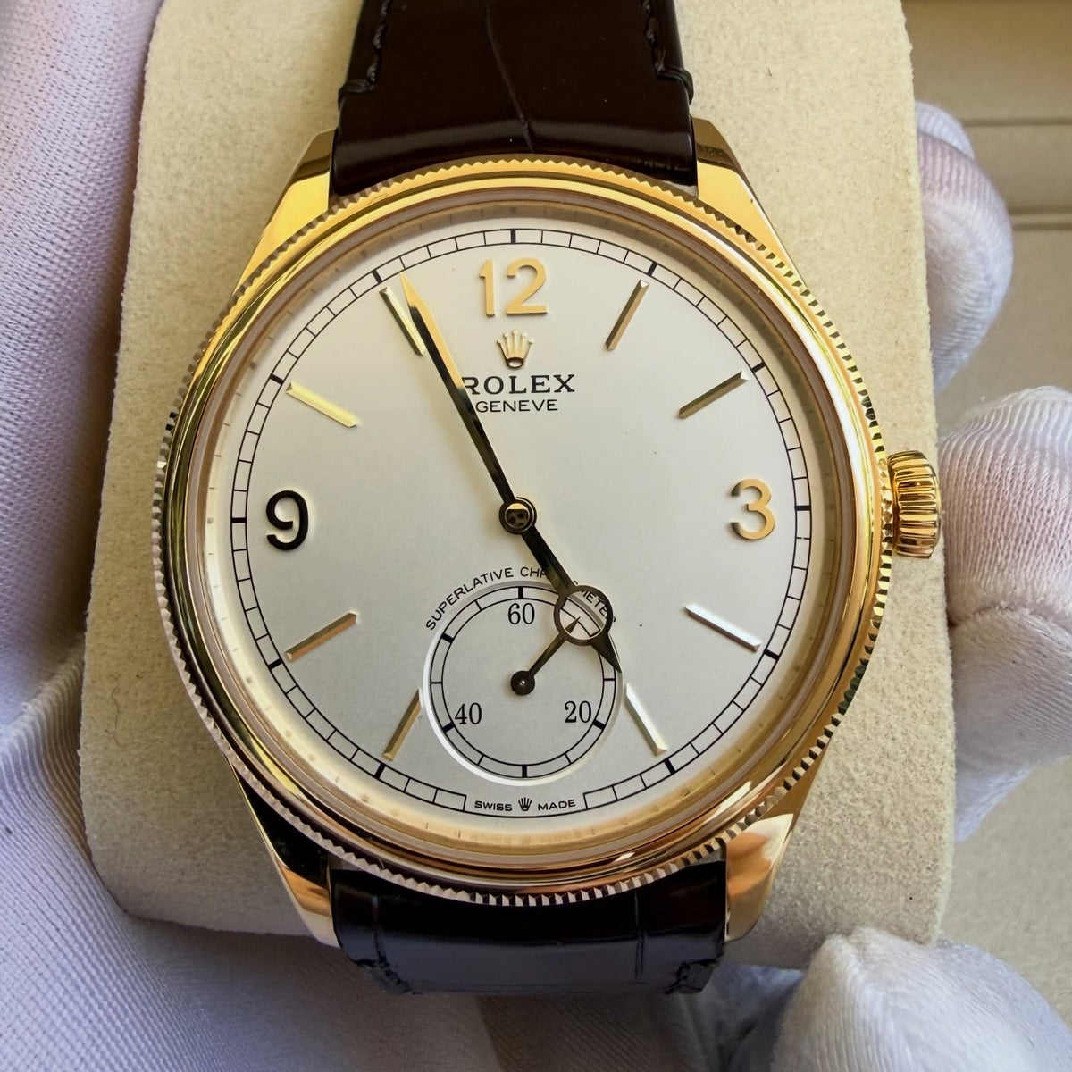 ROLEX PERPETUEL 1908 39 MM DORÉ CUIRE MARRON FOND BLANC