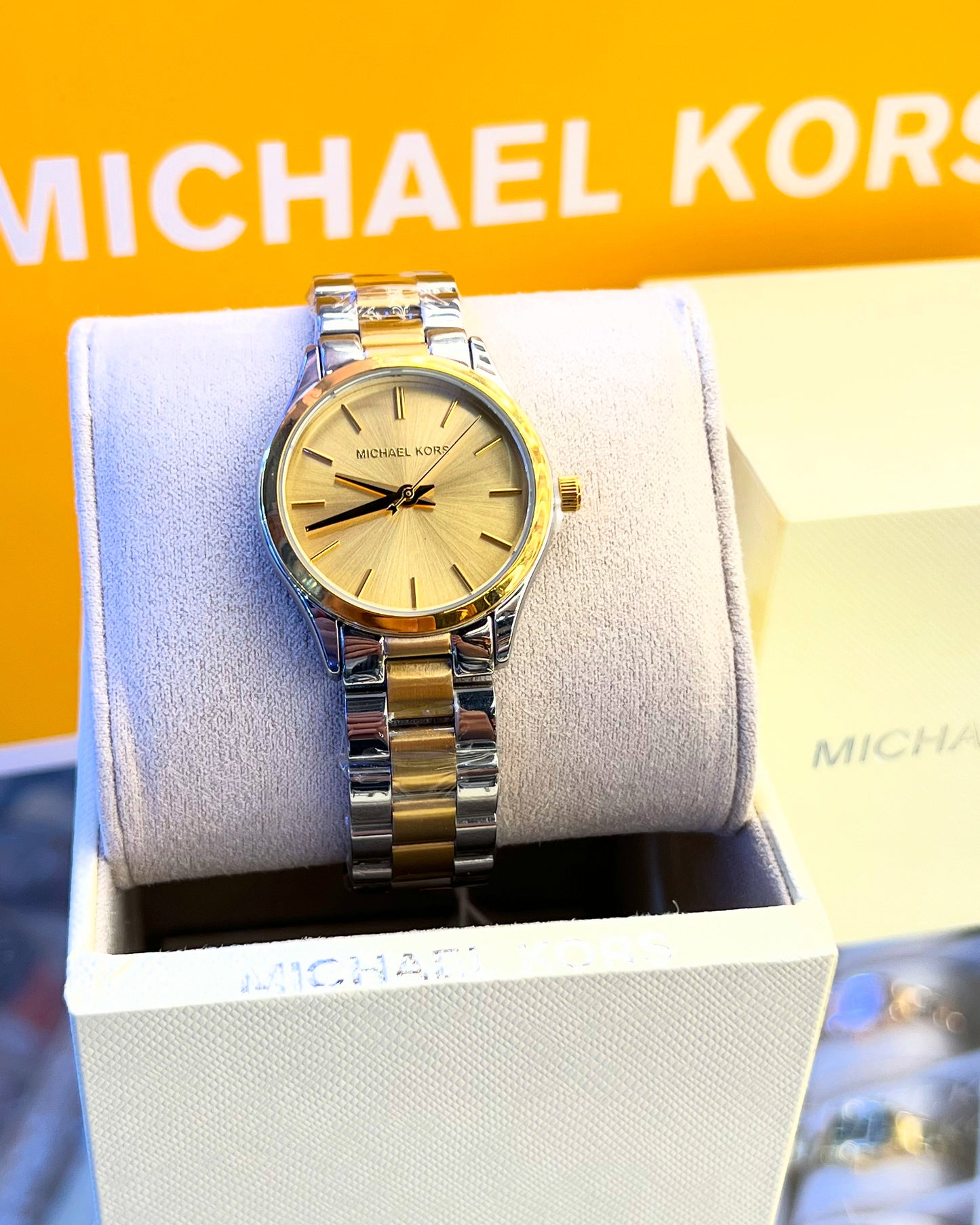 montre michael kors Runway slim two tone gold dial