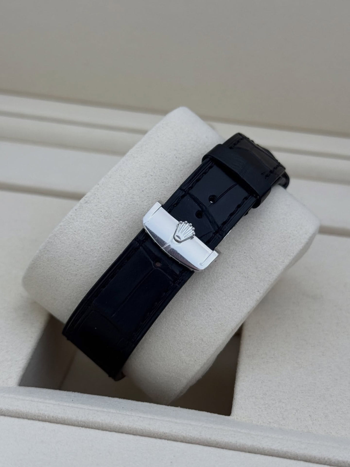 ROLEX PERPETUEL 1908 39 MM CUIRE NOIR FOND BLEU