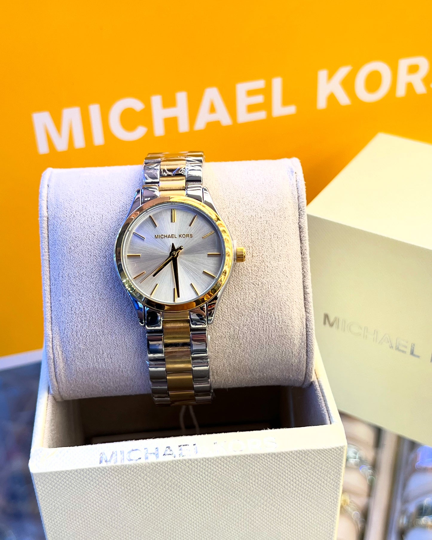 montre michael kors Runway slim two tone white dial