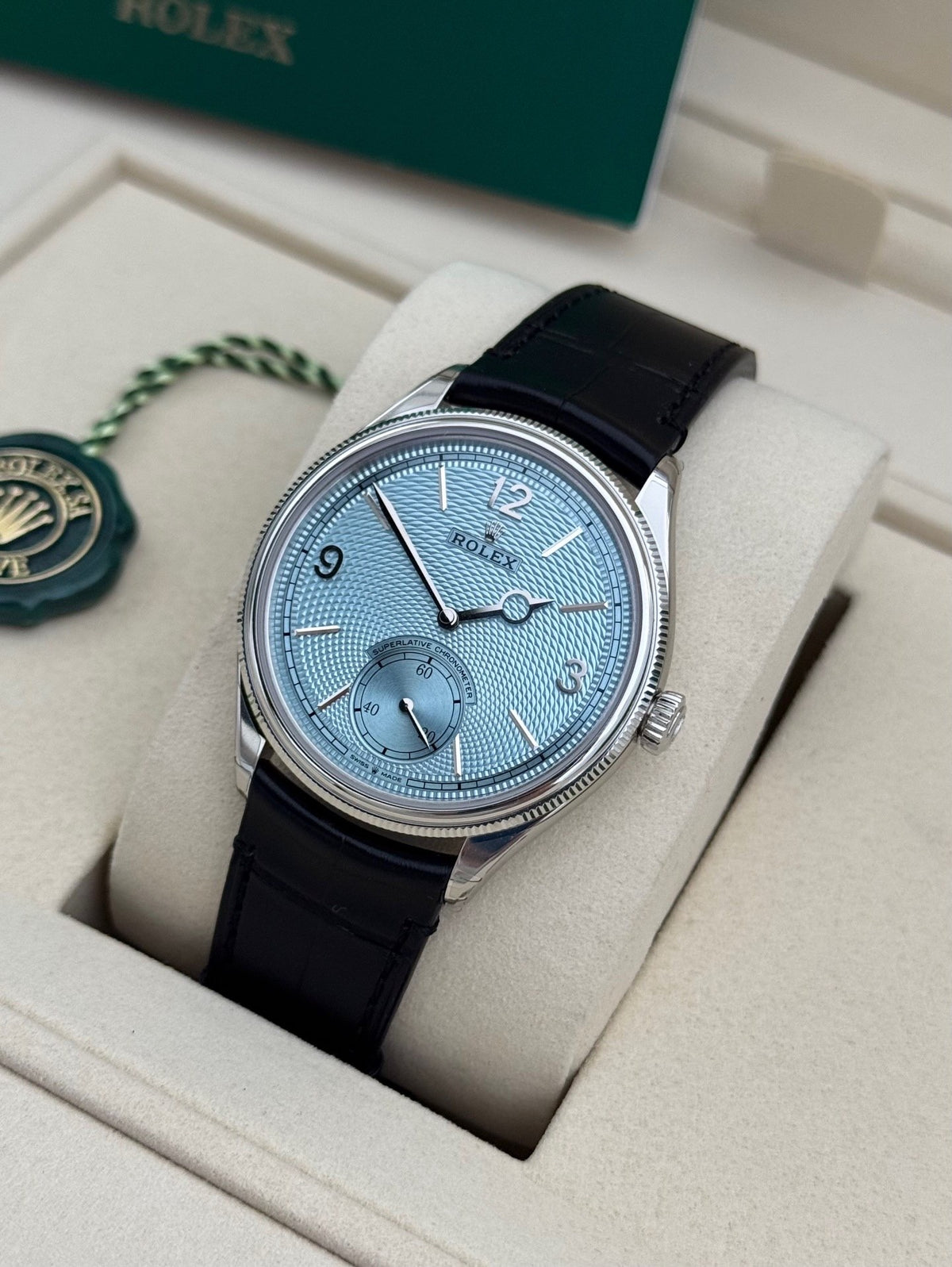 ROLEX PERPETUEL 1908 39 MM CUIRE NOIR FOND BLEU