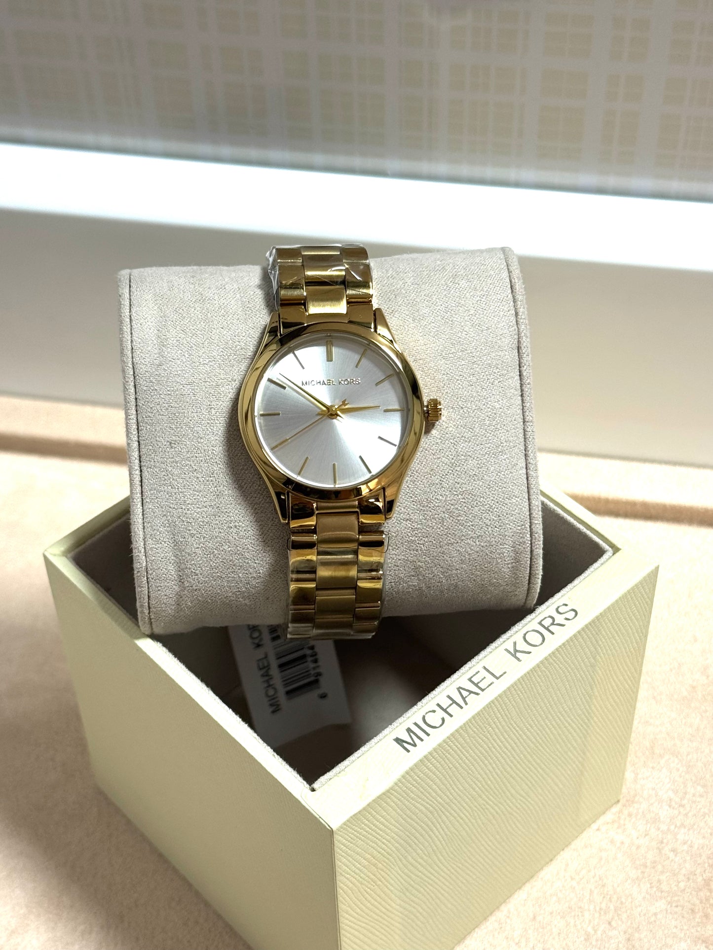 montre michael kors Gold Runway slim White dial