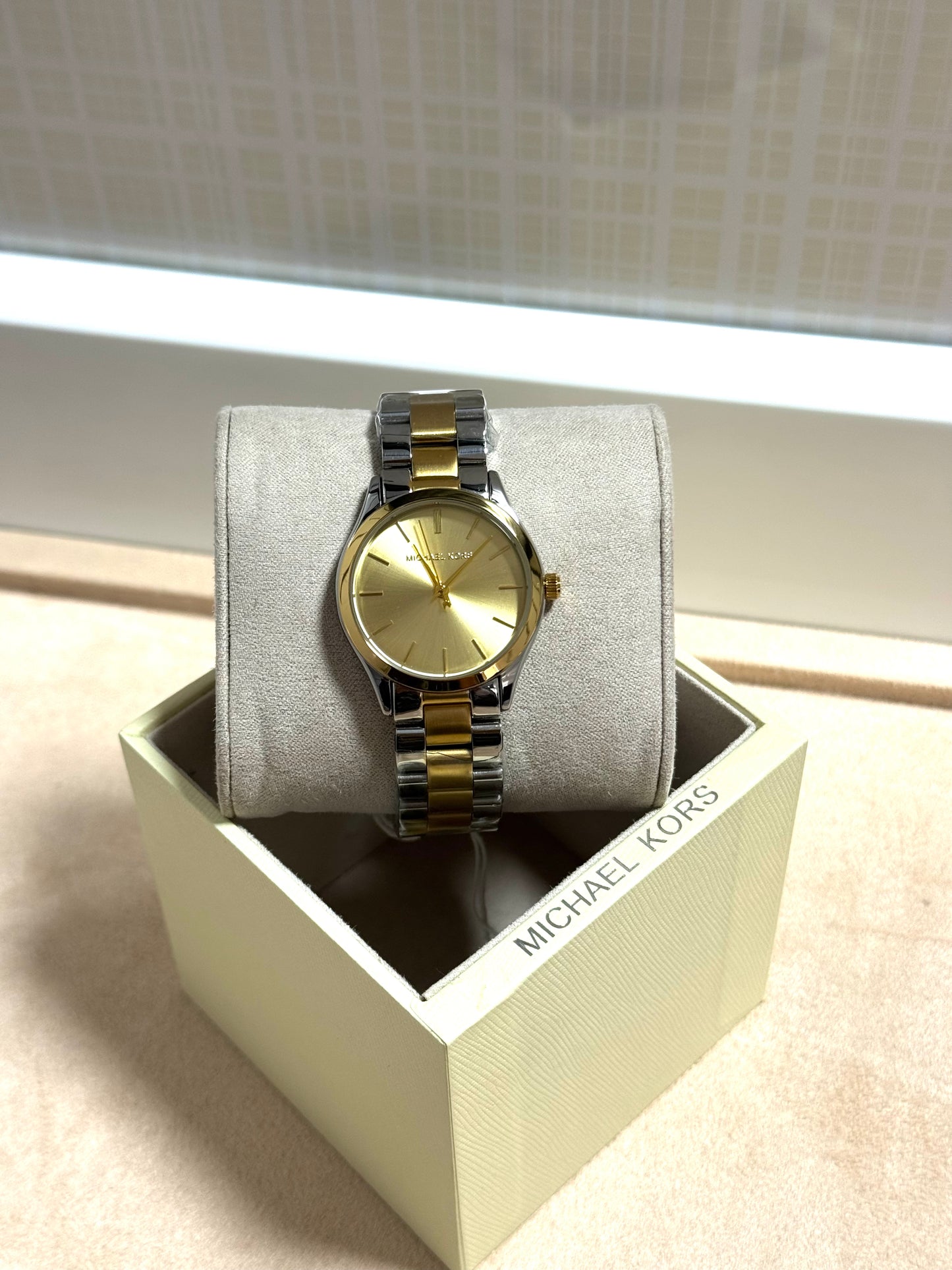 montre michael kors Runway slim two tone gold dial