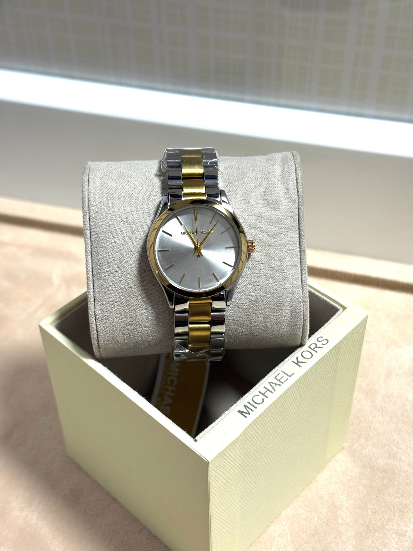 montre michael kors Runway slim two tone white dial