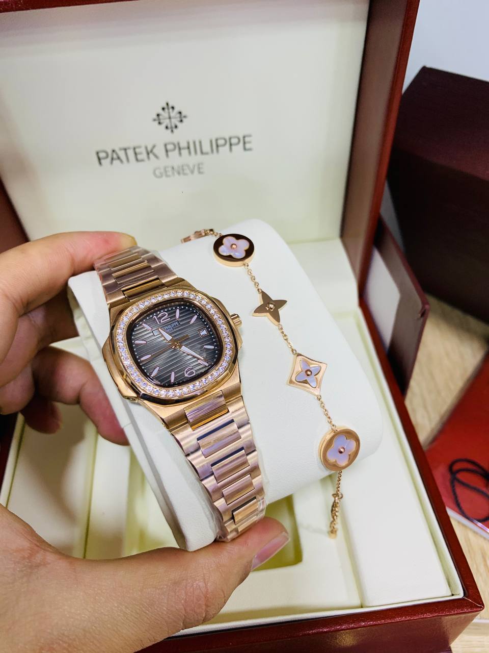 Montre Patek Rose Gold Fond Noir Pour Femme