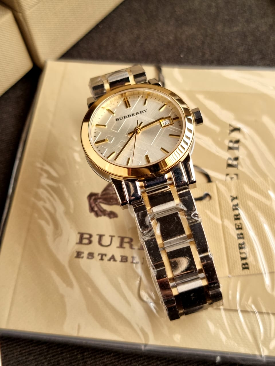 BURBERRY Silver Dial Two-tone Silver and Gold-tone Bracelet Ladies Watch BU9115