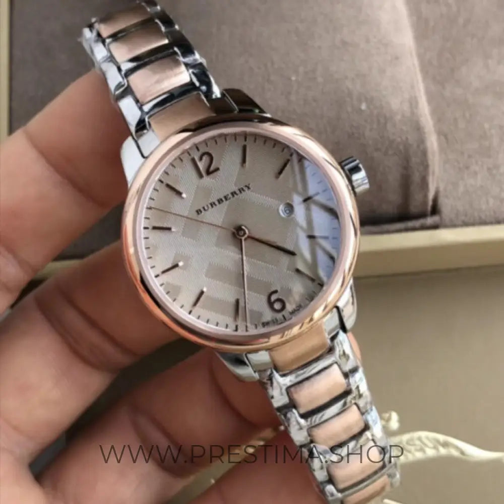 Montre Burberry Ladies Watch Swiss Classic Two Tone
Pour Femme, BU10117