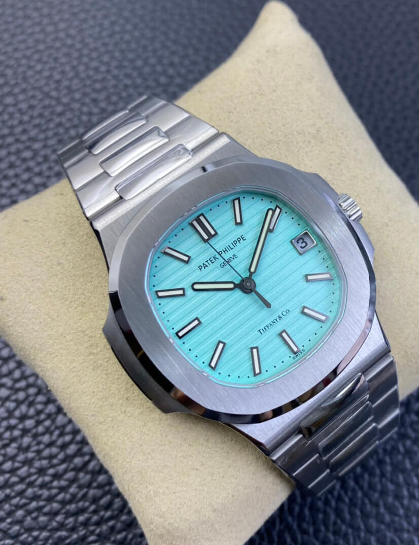 MONTRE HOMME PATEK NAUTILUS TIFFANY